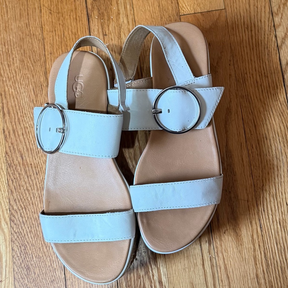 UGG April Espadrille White Leather Big Buckle Sandals Size 8